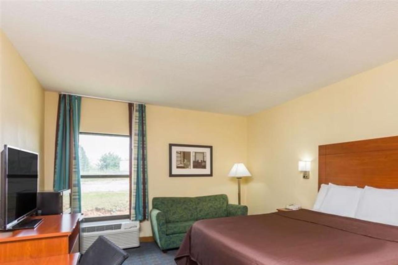 Howard Johnson By Wyndham Spartanburg Expo Center Exterior photo